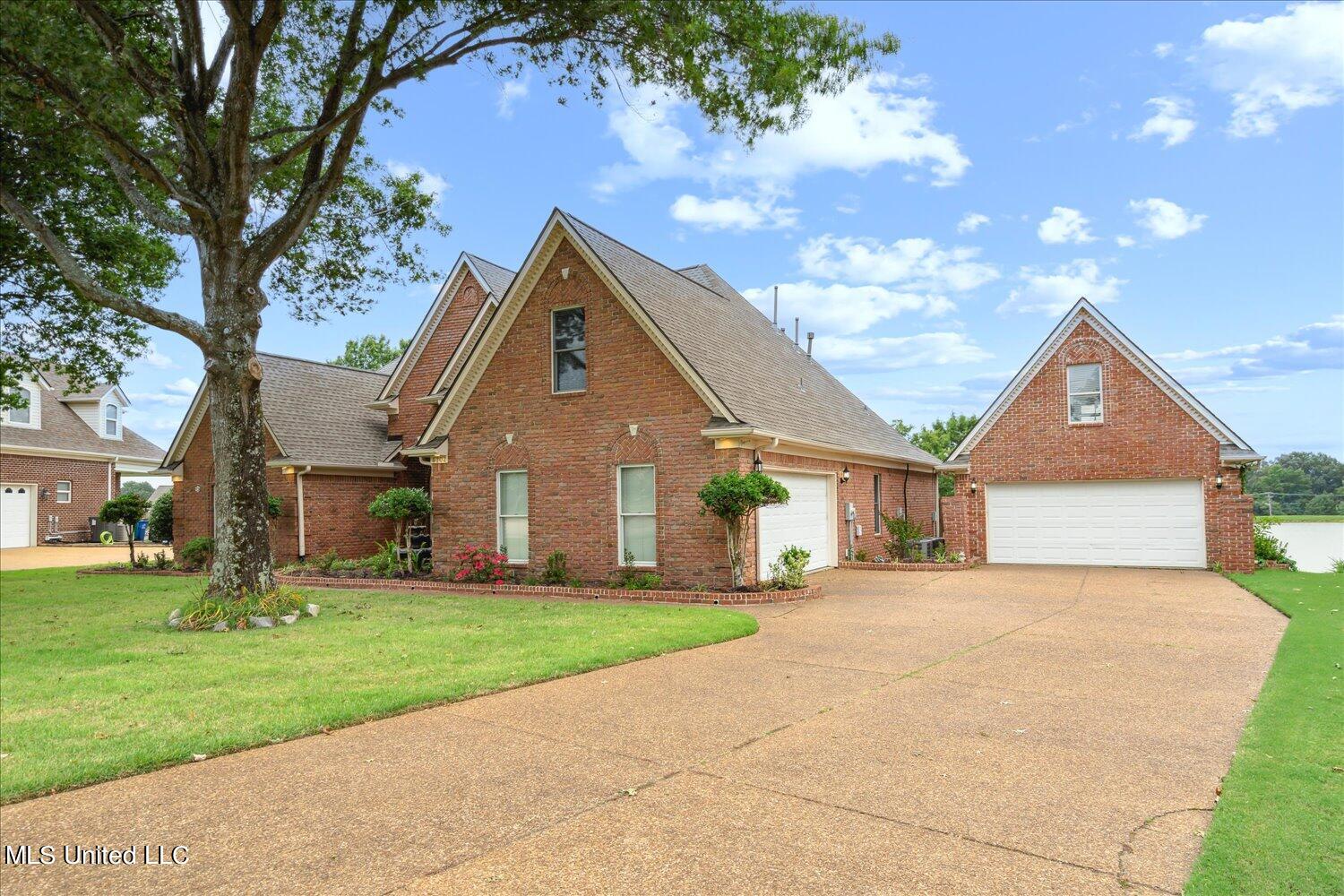 6702 Indigo Lake Drive, Olive Branch, Mississippi image 2