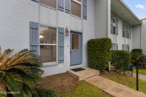 Condominium in Ocean Springs MS 3230 Cumberland Road.jpg