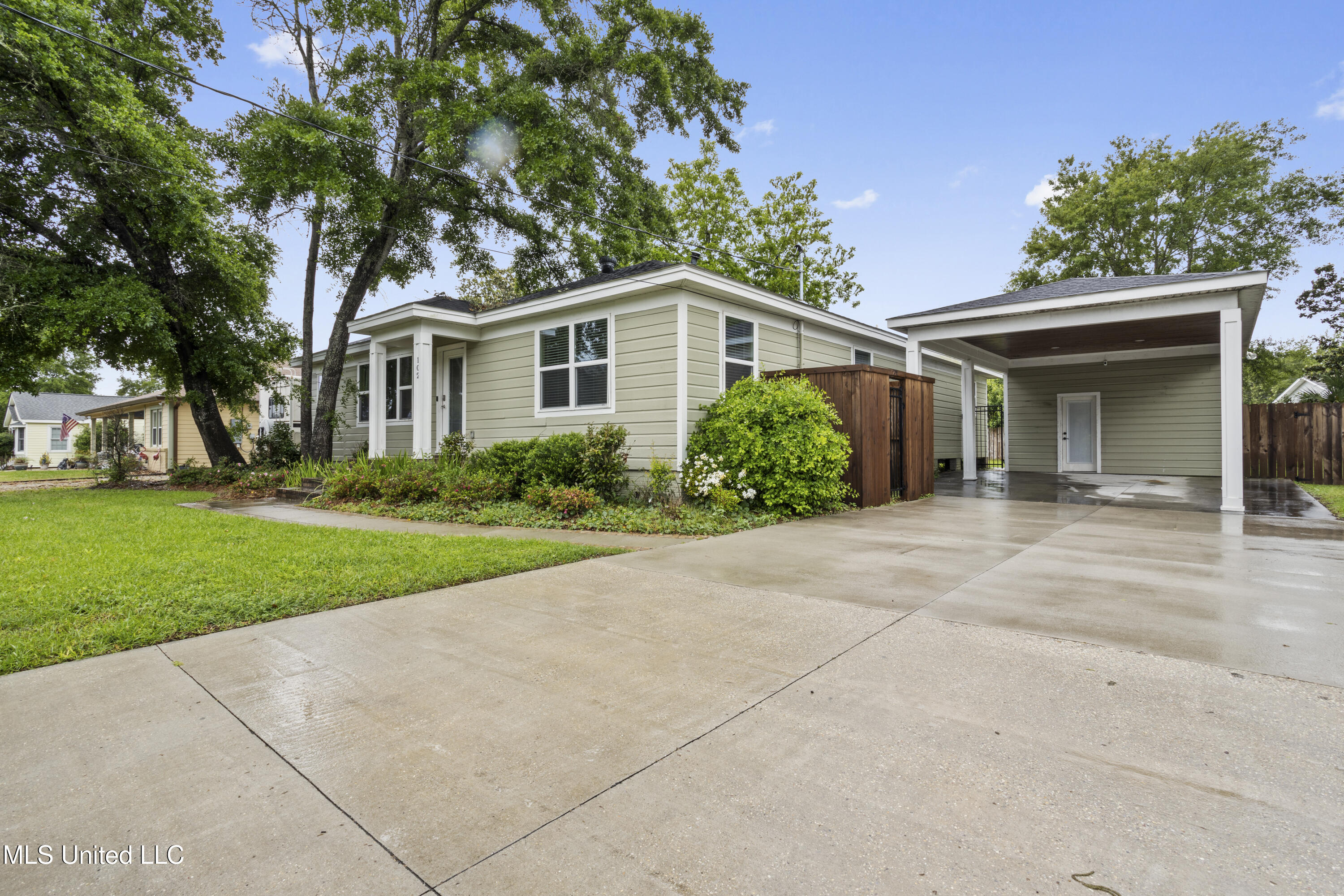 102 S Island View Avenue, Long Beach, Mississippi image 2