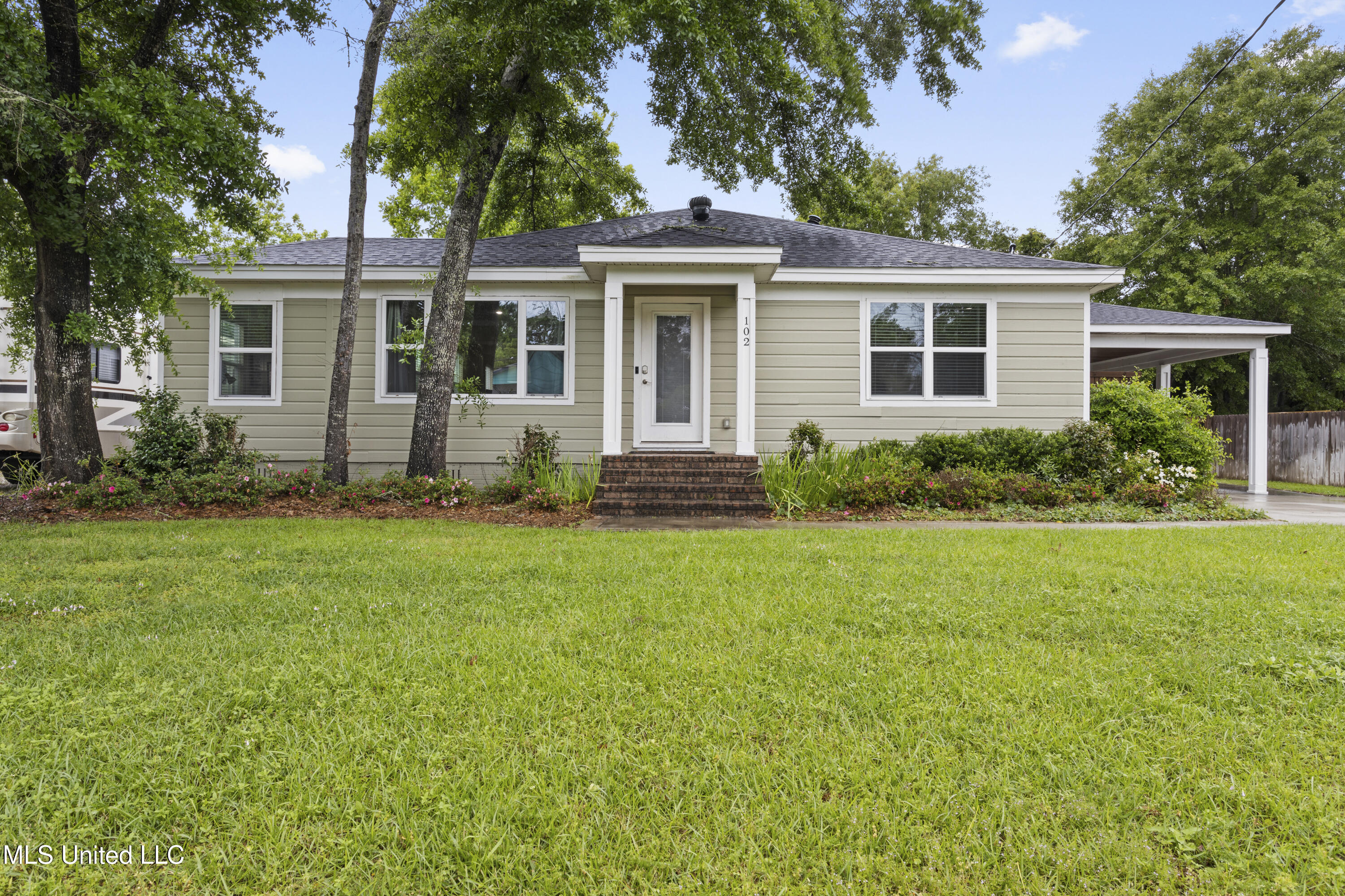 102 S Island View Avenue, Long Beach, Mississippi image 1