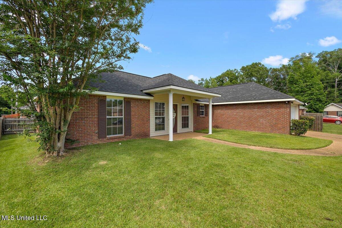 201 Trahon Cove, Byram, Mississippi image 2