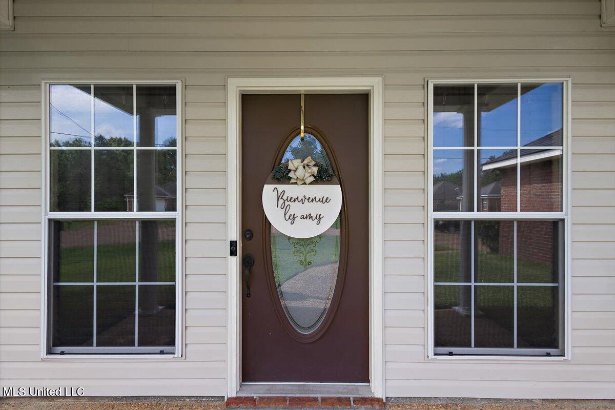 201 Trahon Cove, Byram, Mississippi image 3