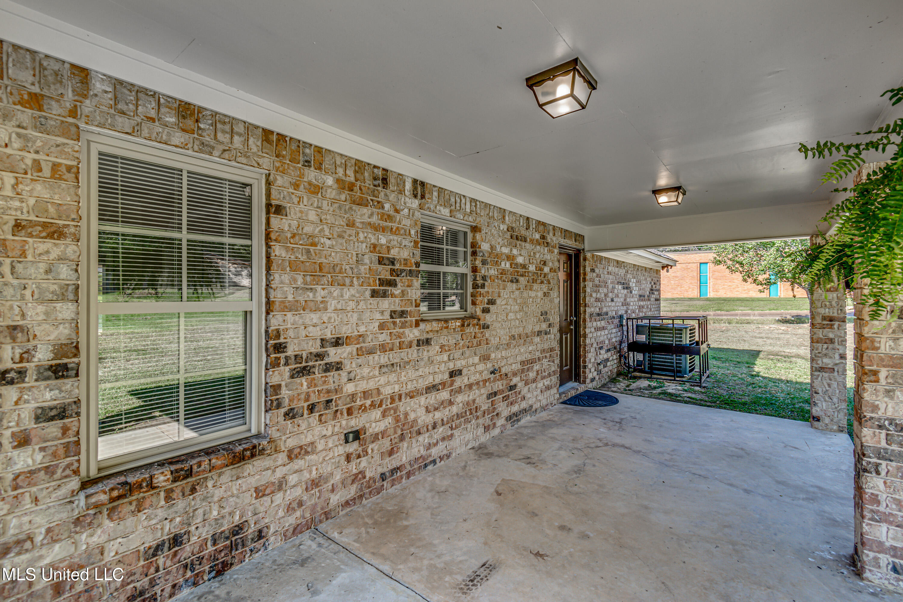 Jackson, Mississippi 39209, United States, 3 Bedrooms Bedrooms, ,2 BathroomsBathrooms,Residential,Active,38001