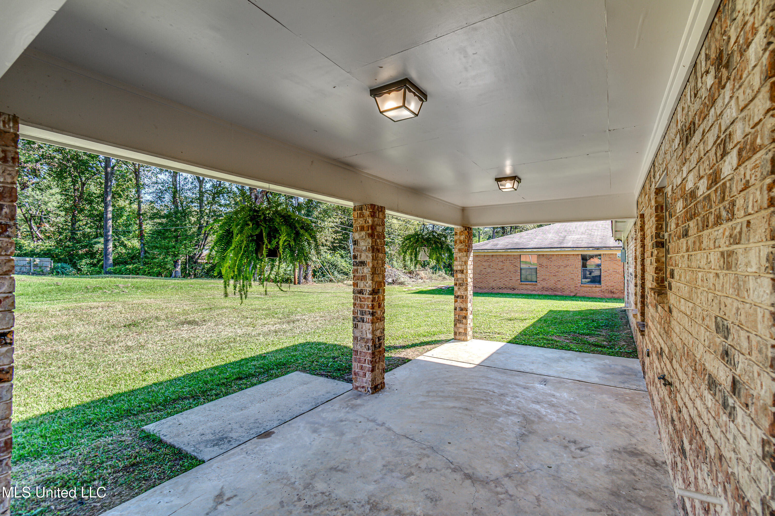 Jackson, Mississippi 39209, United States, 3 Bedrooms Bedrooms, ,2 BathroomsBathrooms,Residential,Active,38001