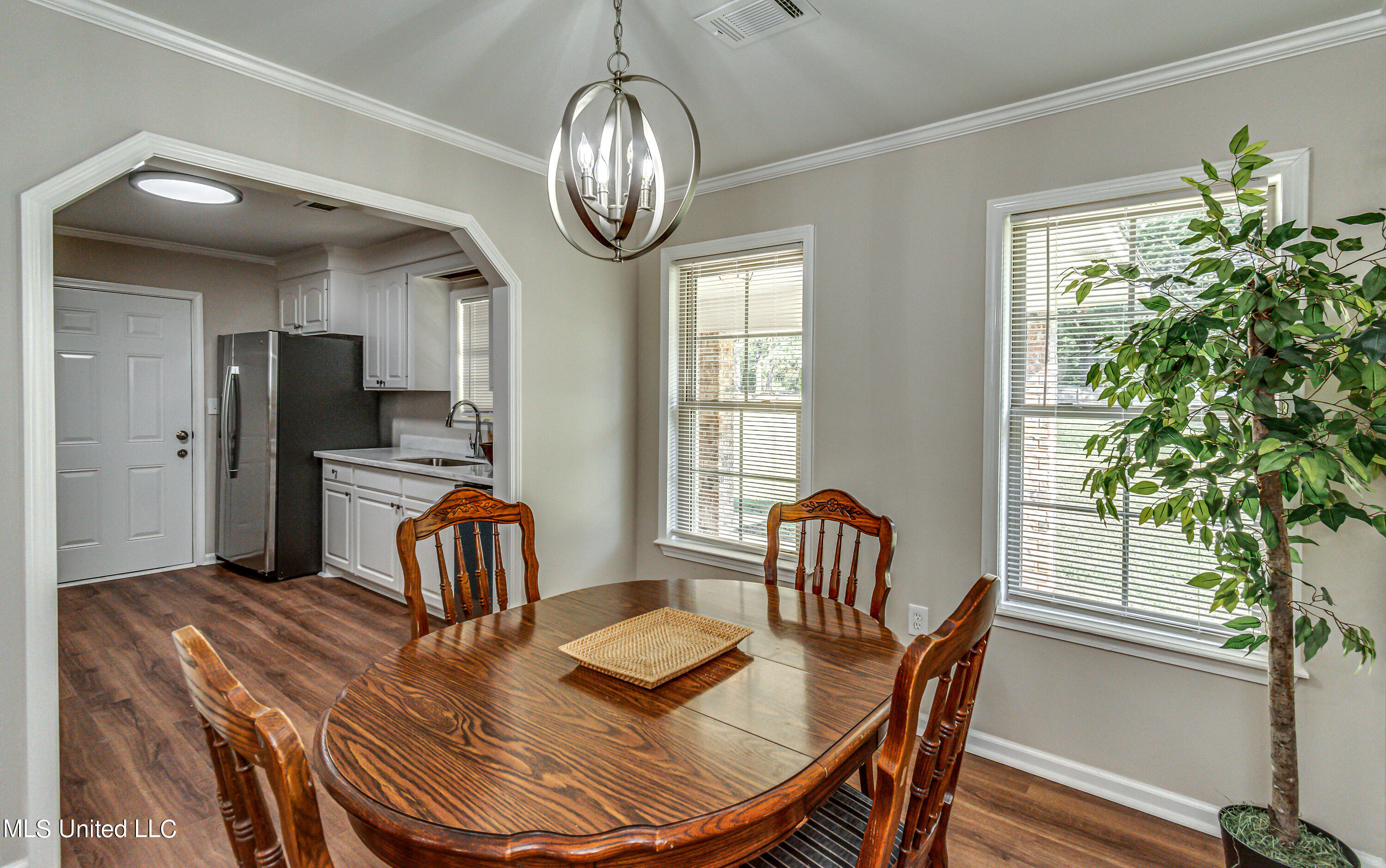 Jackson, Mississippi 39209, United States, 3 Bedrooms Bedrooms, ,2 BathroomsBathrooms,Residential,Active,38001