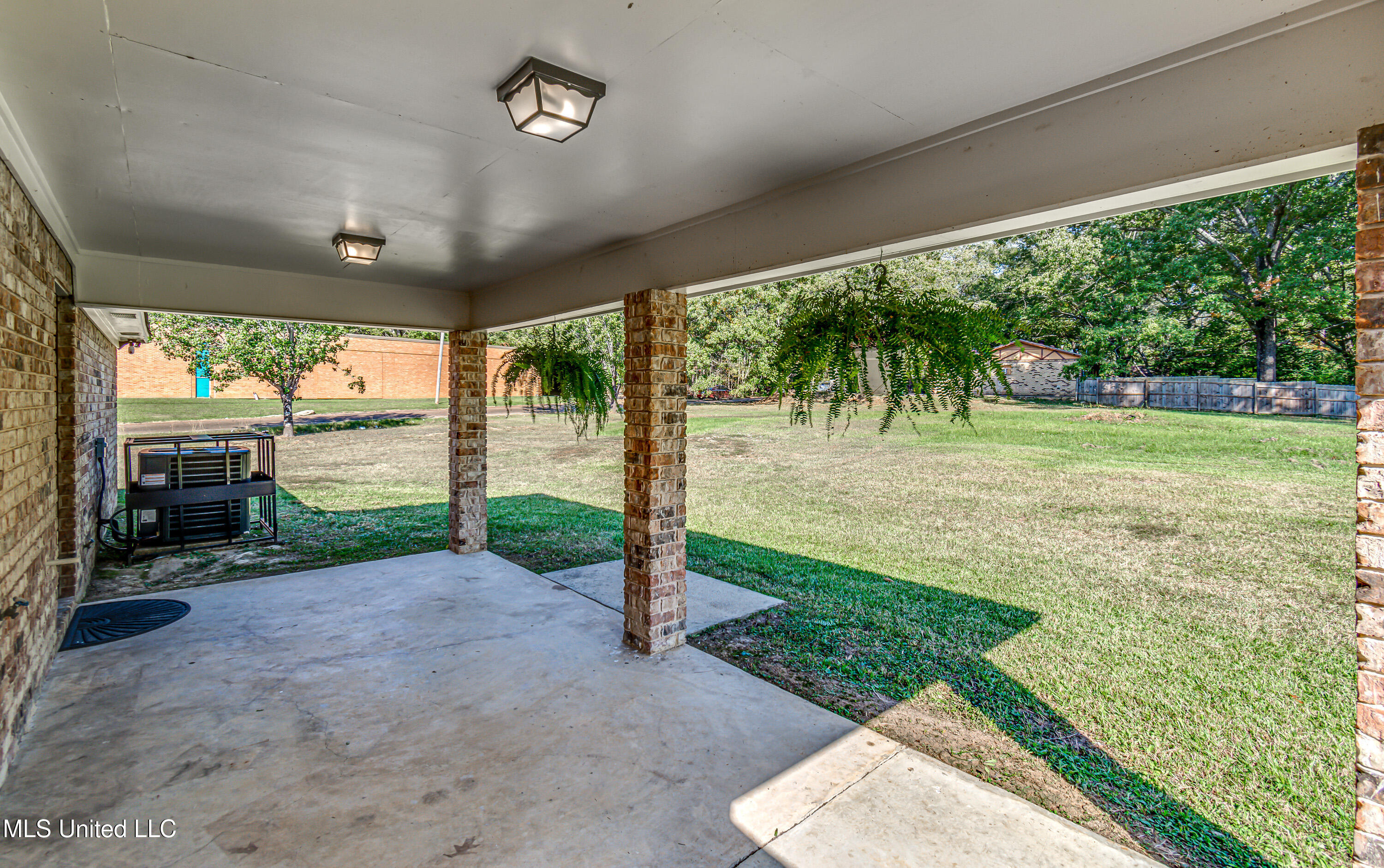 Jackson, Mississippi 39209, United States, 3 Bedrooms Bedrooms, ,2 BathroomsBathrooms,Residential,Active,38001