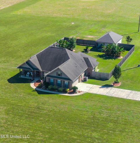 Homes For Sale - 7 Scenic View Drive<br/> Carriere, MS 39426