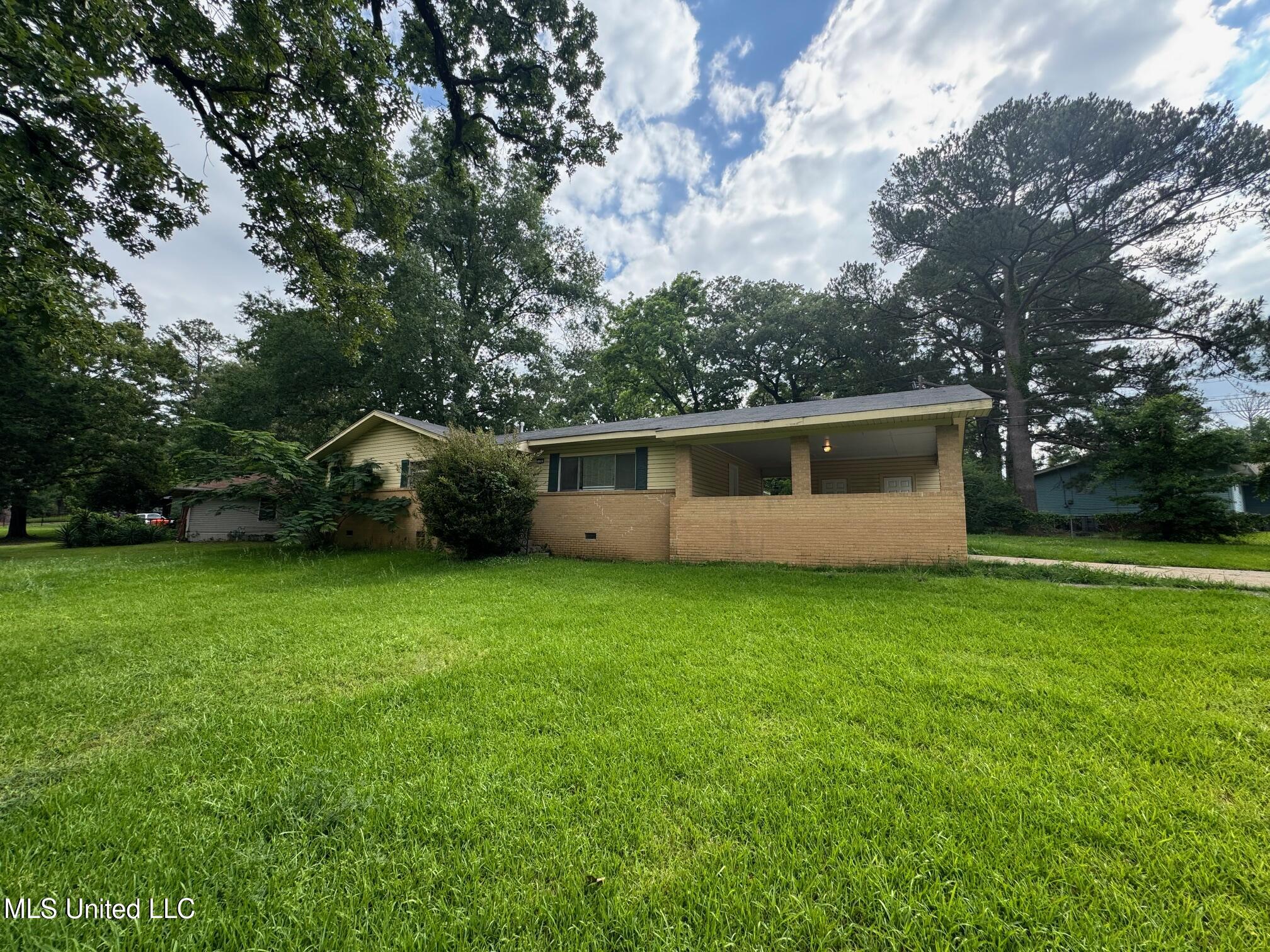 120 Queen Joanna Lane, Jackson, Mississippi image 2