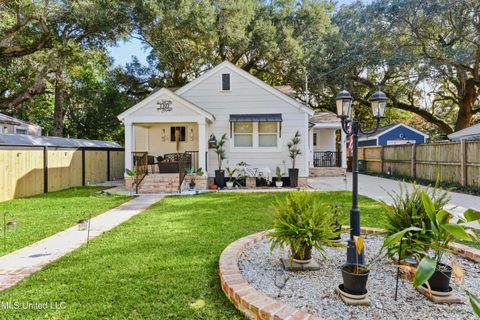 Single Family Residence in Biloxi MS 180 Jefferson Davis Avenue.jpg