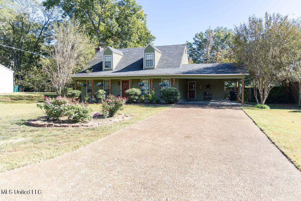 509 W West Jeff Davis Avenue, Greenwood, Mississippi image 1