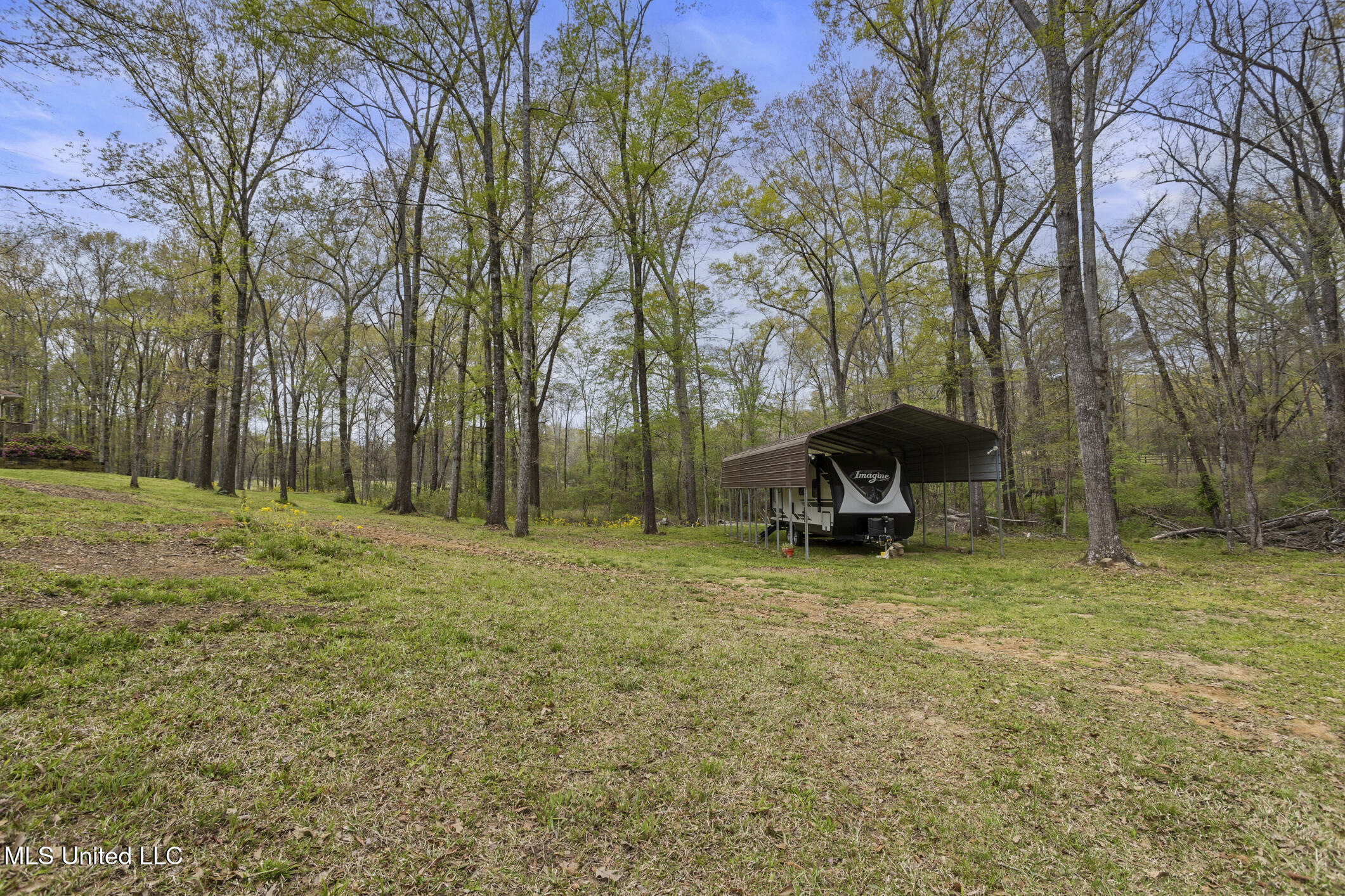 107 Hickory Hills Drive, Clinton, Mississippi image 3
