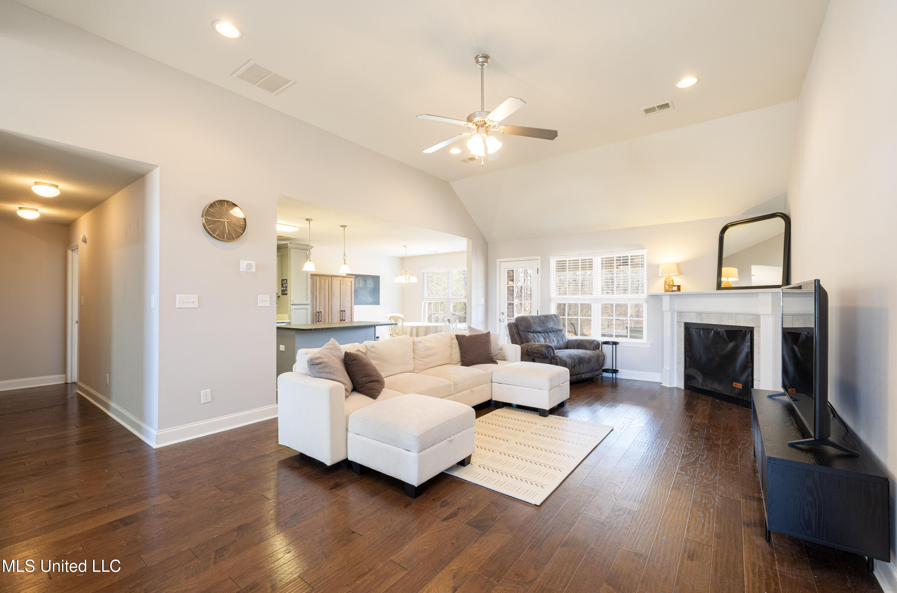 2385 Christian Cove, Southaven, Mississippi image 5