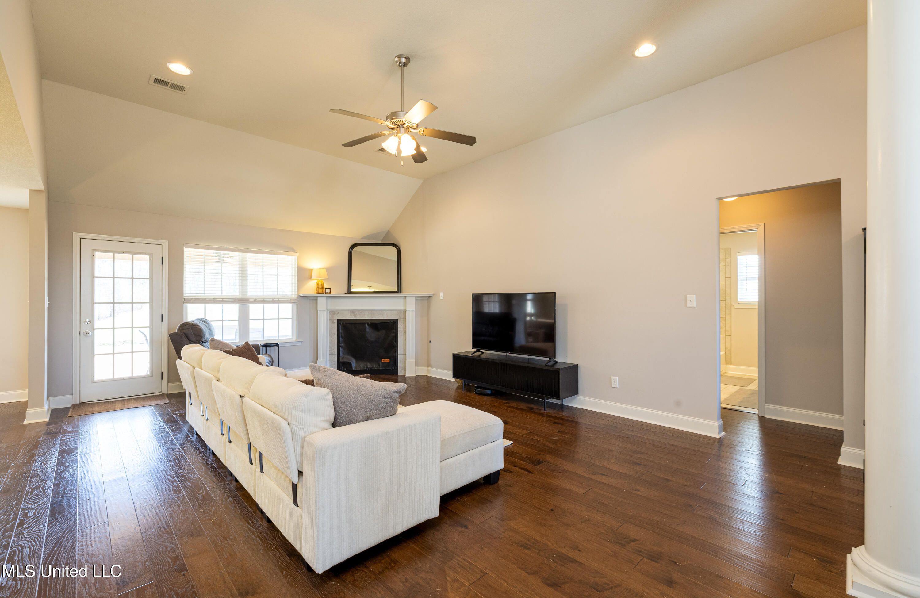 2385 Christian Cove, Southaven, Mississippi image 7