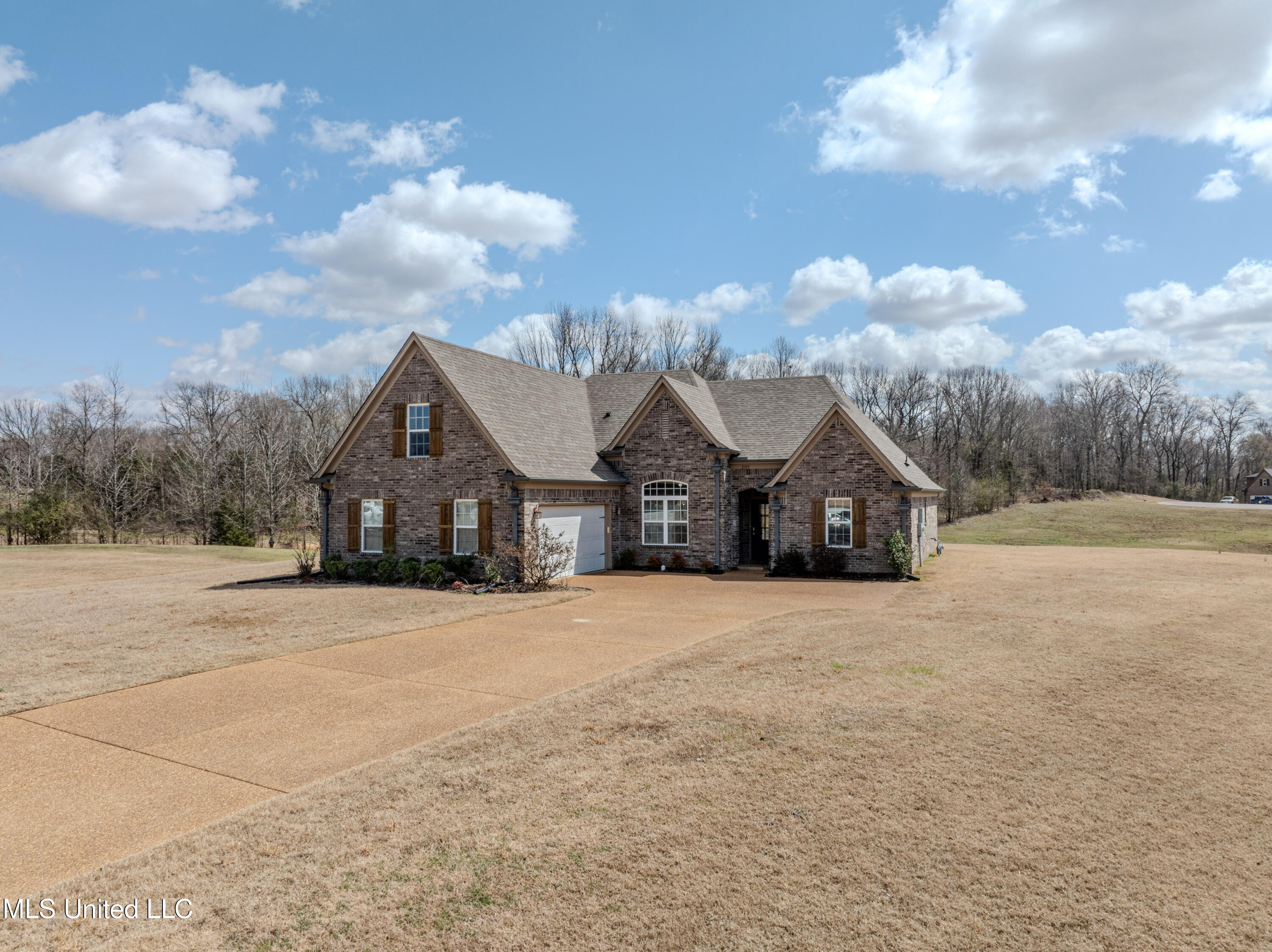 2385 Christian Cove, Southaven, Mississippi image 2