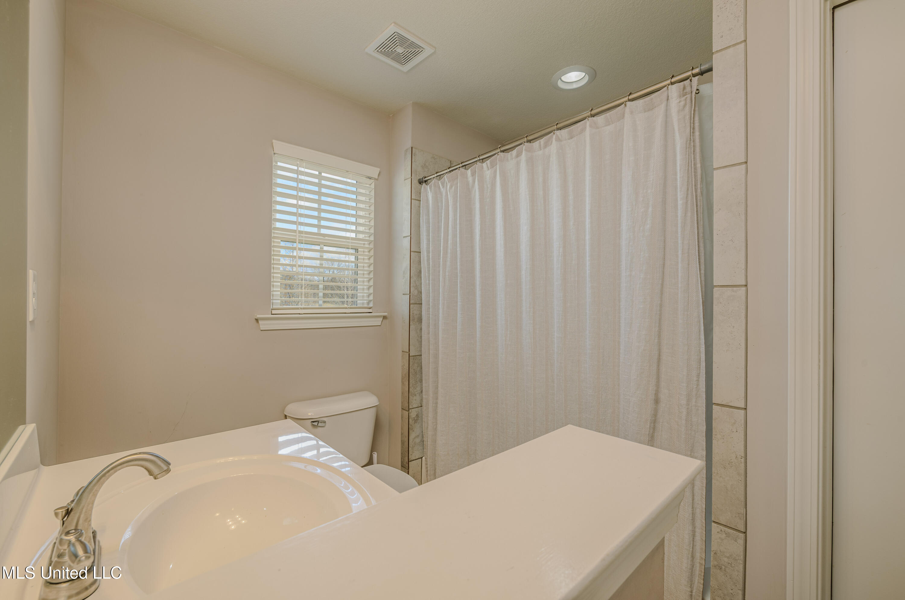 2385 Christian Cove, Southaven, Mississippi image 32