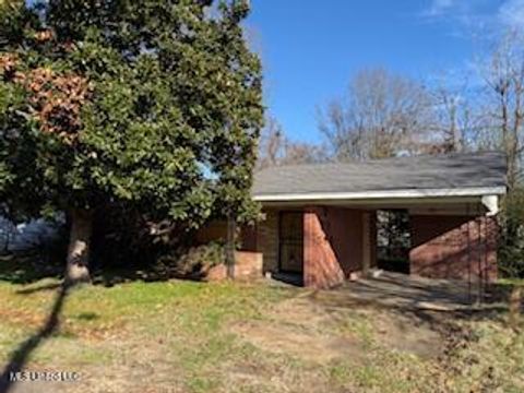 Homes For Sale - 607 Miller Avenue<br/> Leflore County, Greenwood, MS 38930