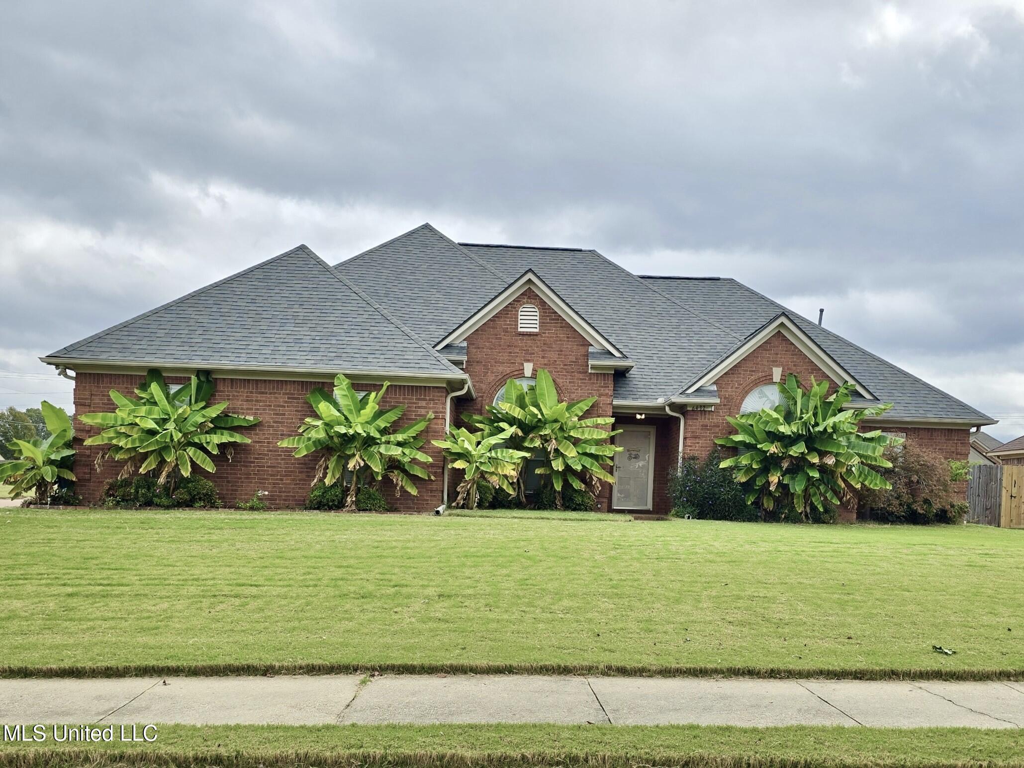 6432 Braybourne Place, Olive Branch, Mississippi image 1