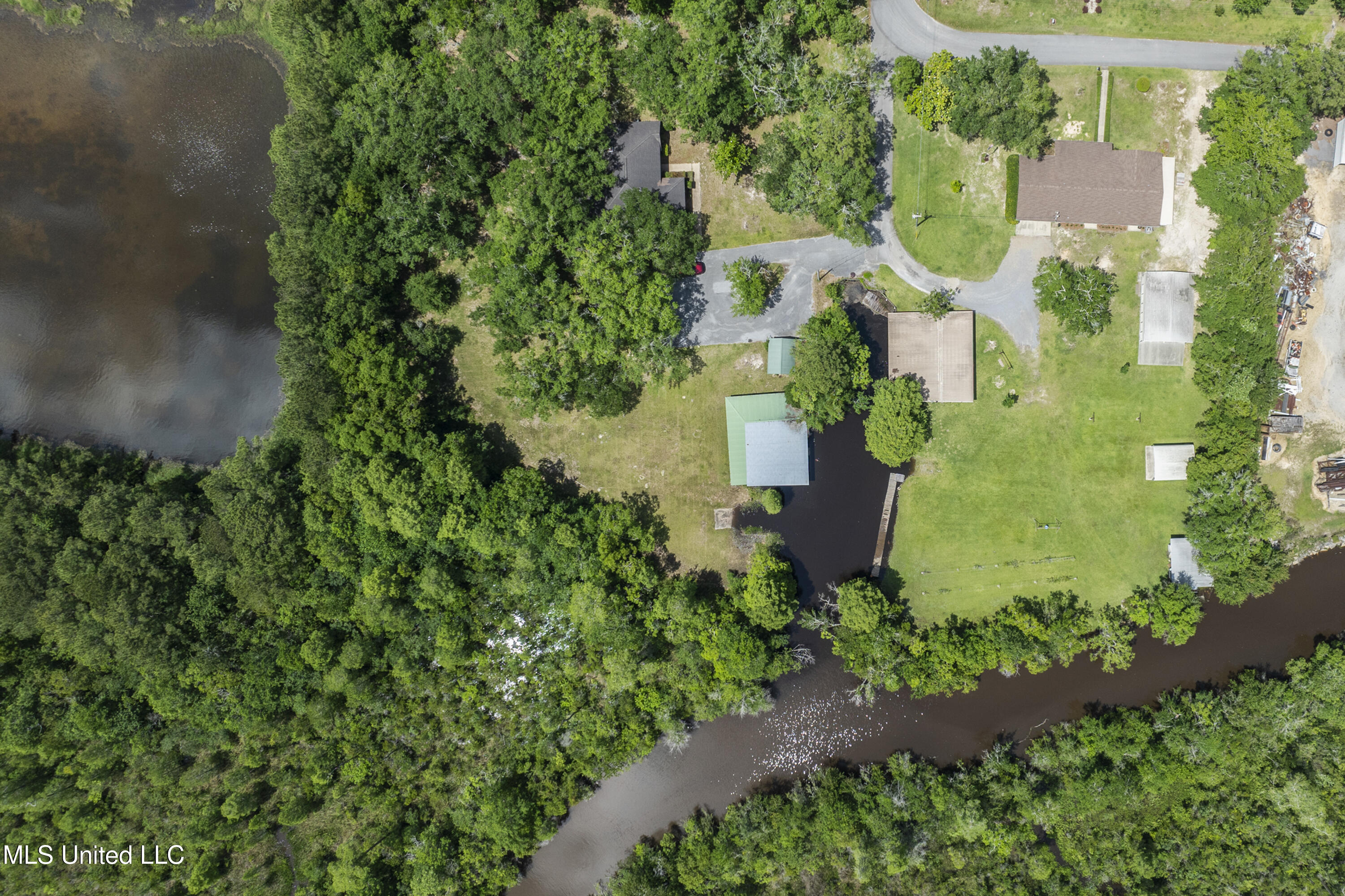 8113 Barron Road, Moss Point, Mississippi image 2
