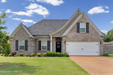 Homes For Sale - 1002 Blue Bird Cove<br/> Senatobia, MS 38668