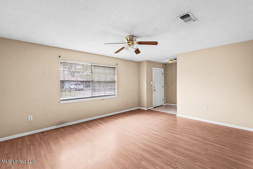 214 Janelle Drive, Gulfport, Mississippi image 5