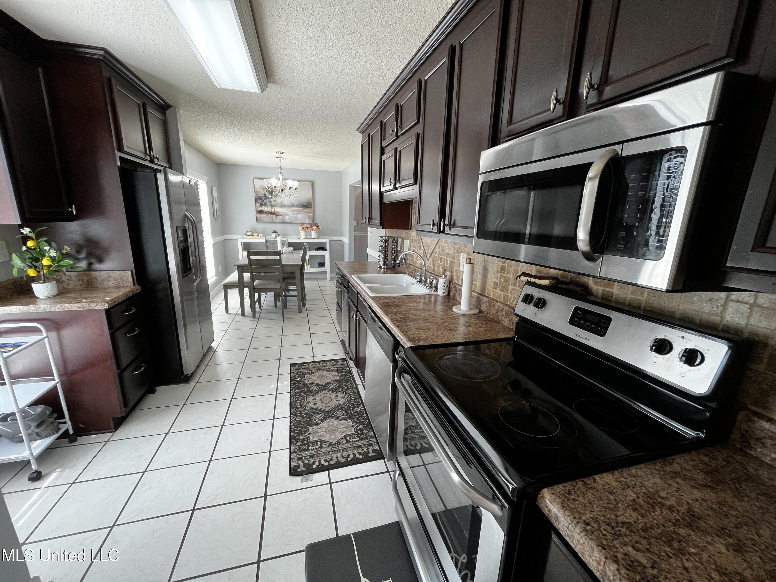 5302 Plum Tree Drive, Southaven, Mississippi image 7