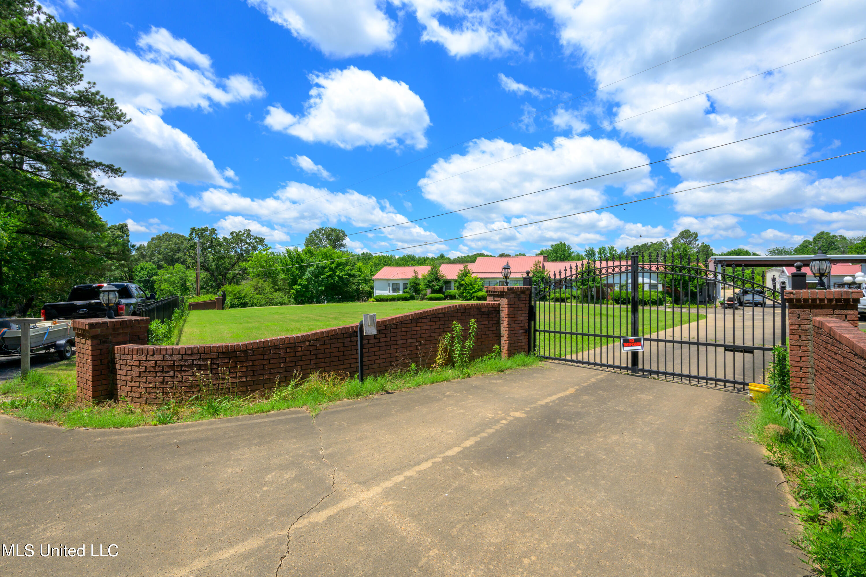 76 Peach Tree Road, Byhalia, Mississippi image 1