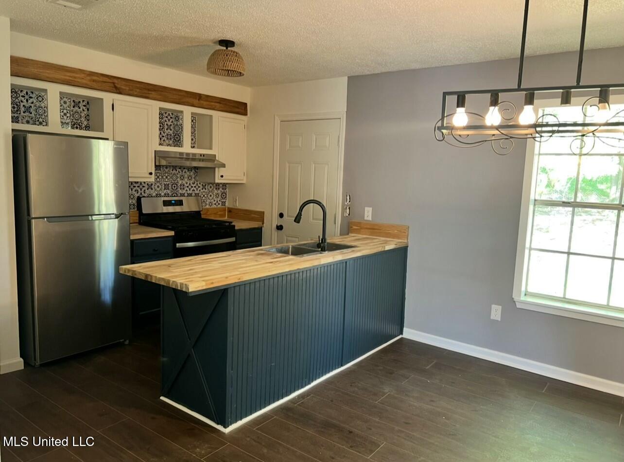1124 Oak Glen Place, Jackson, Mississippi image 2