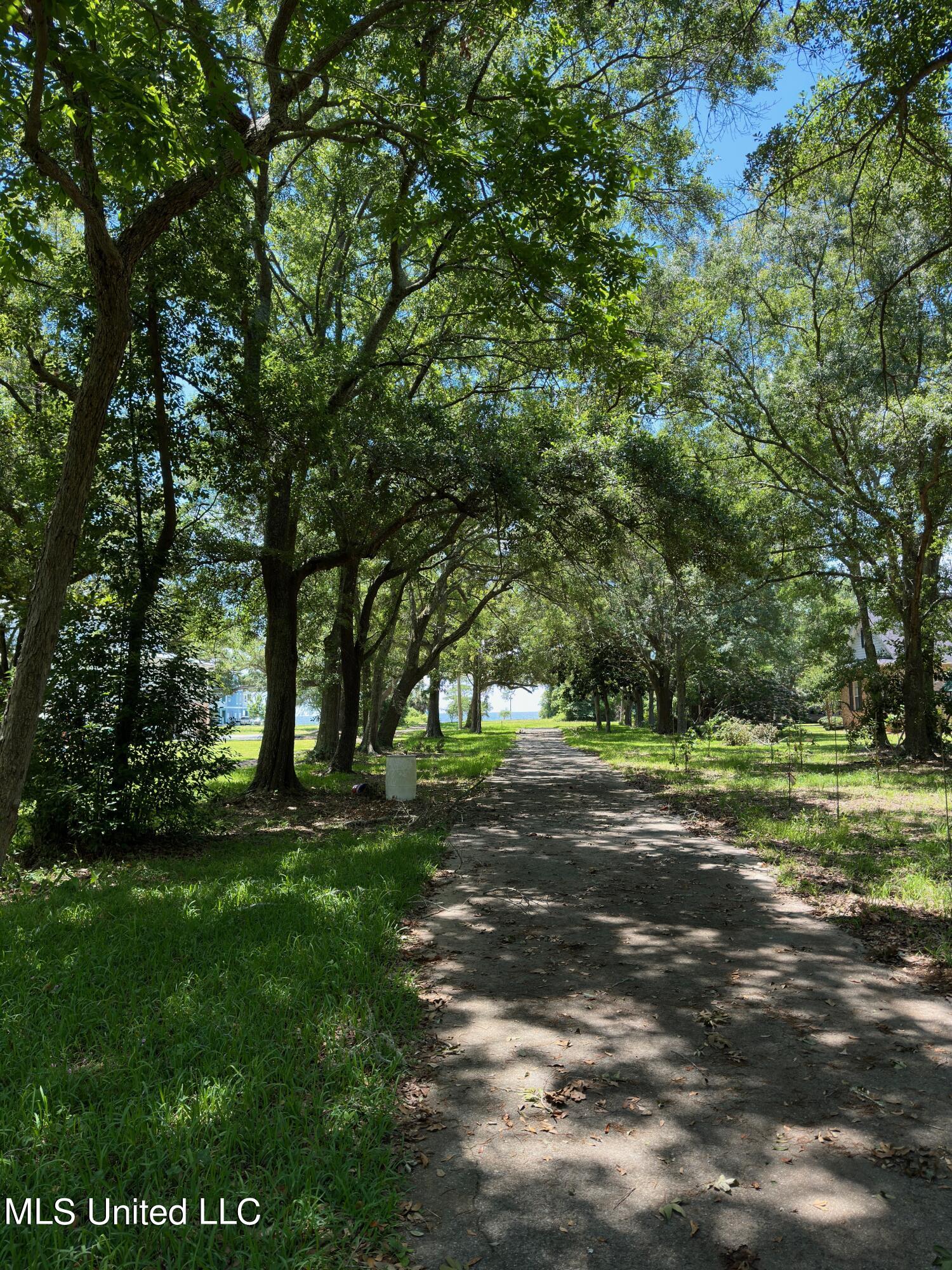 Washington Avenue, Pascagoula, Mississippi image 15