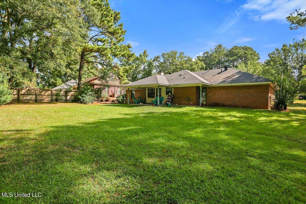 557 Vineland Drive, Jackson, Mississippi image 23