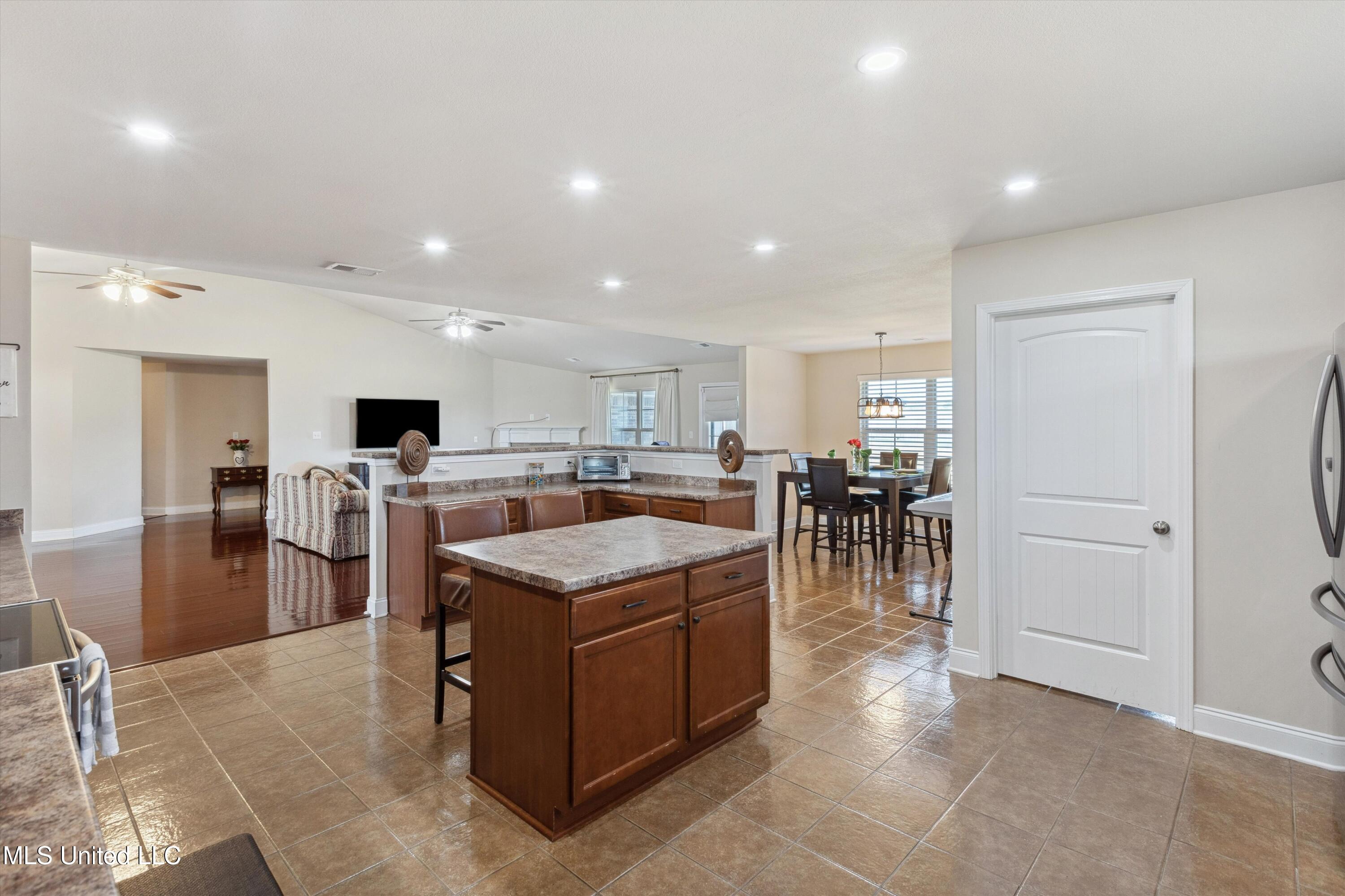 7637 Wisteria Dr Drive, Olive Branch, Mississippi image 12