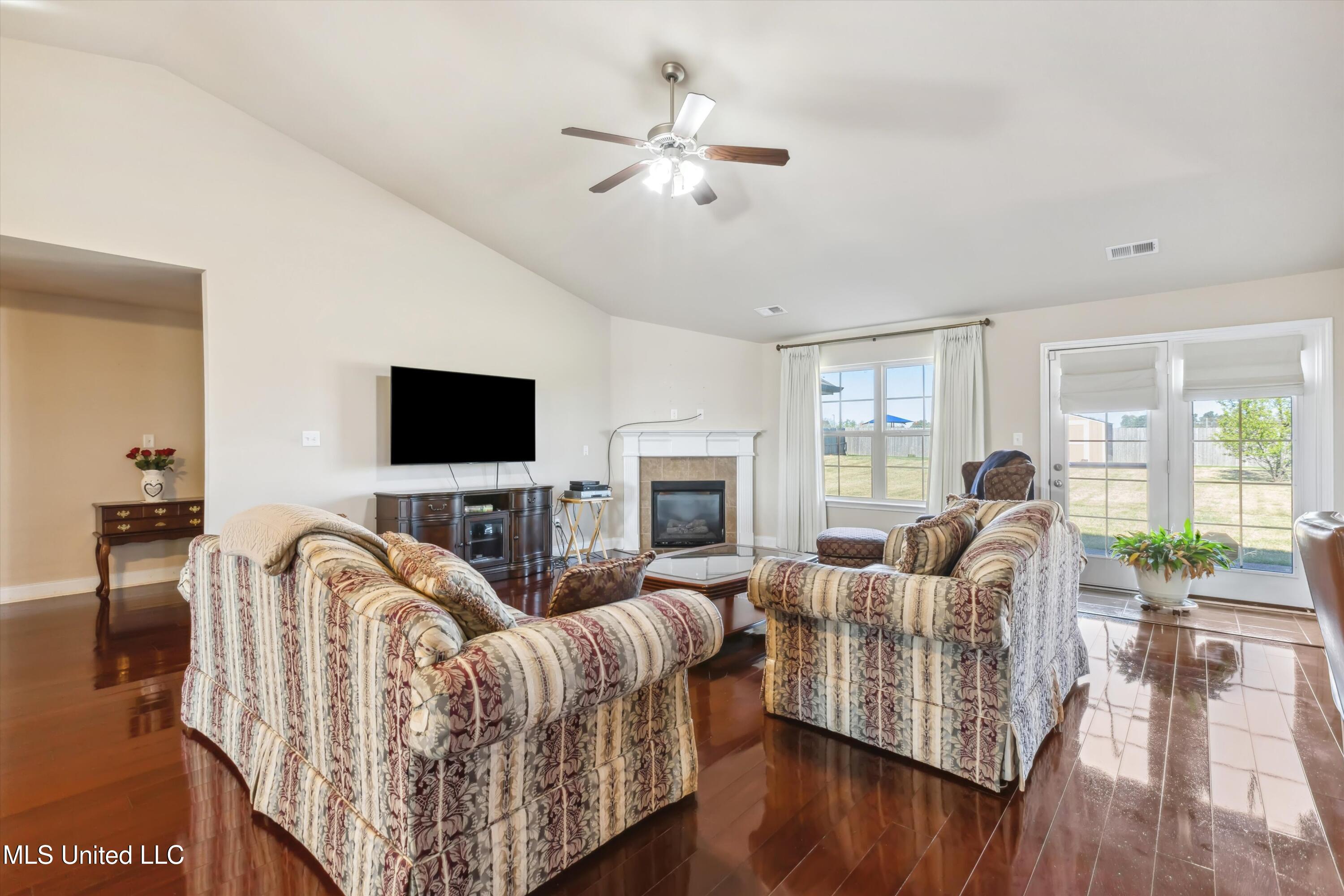 7637 Wisteria Dr Drive, Olive Branch, Mississippi image 8