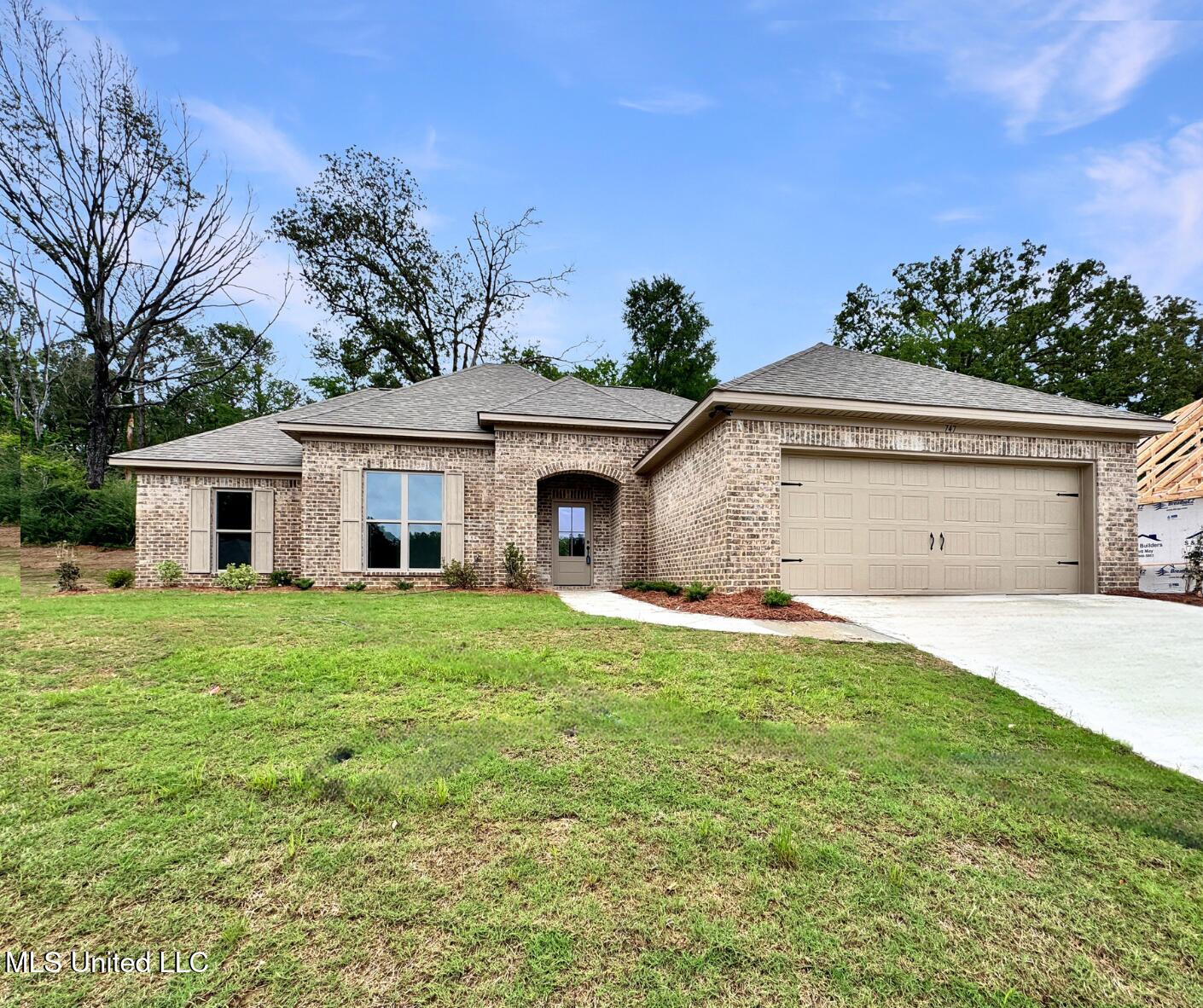 747 Magnolia Point Circle, Pearl, Mississippi image 1