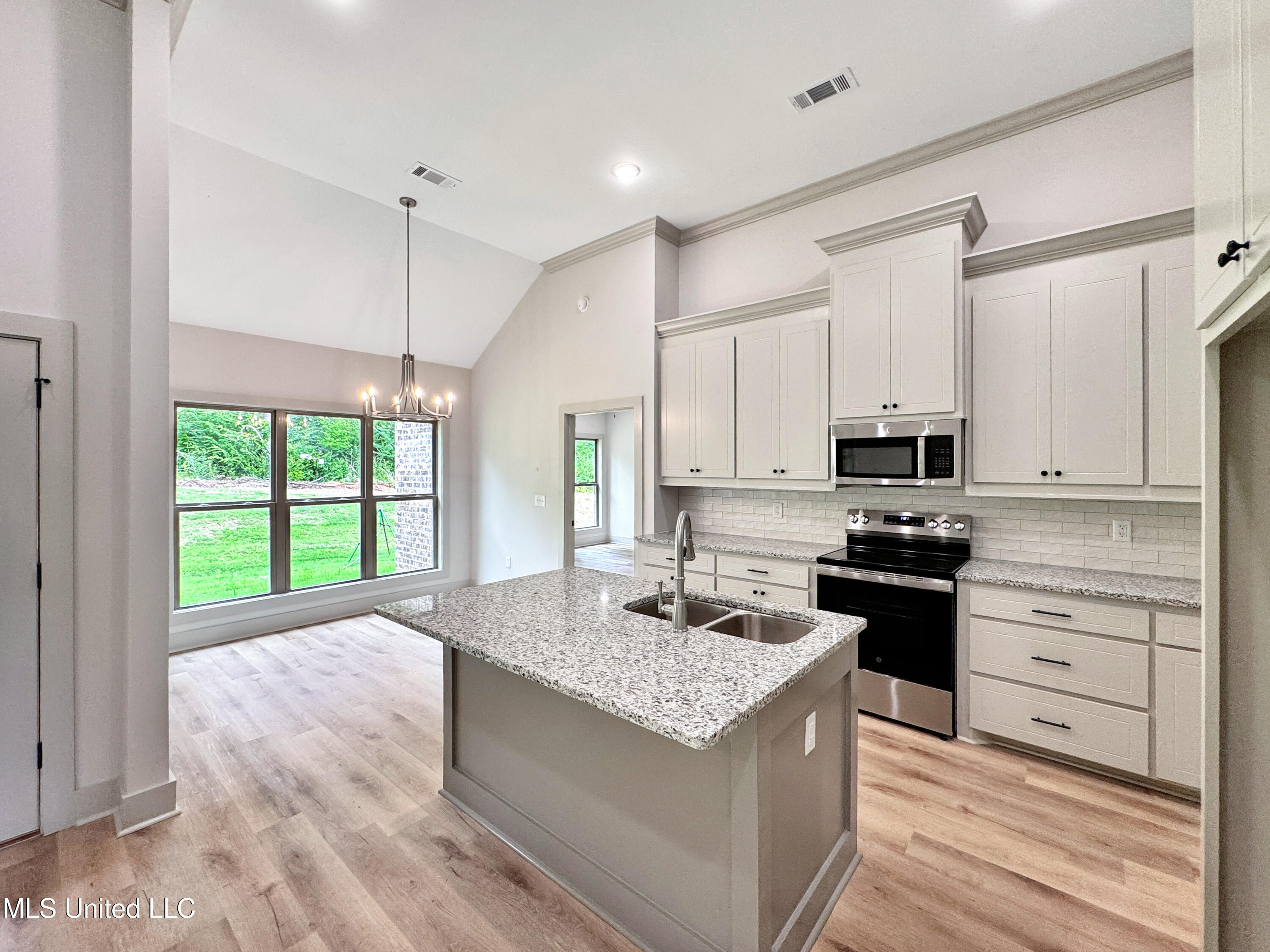 747 Magnolia Point Circle, Pearl, Mississippi image 6