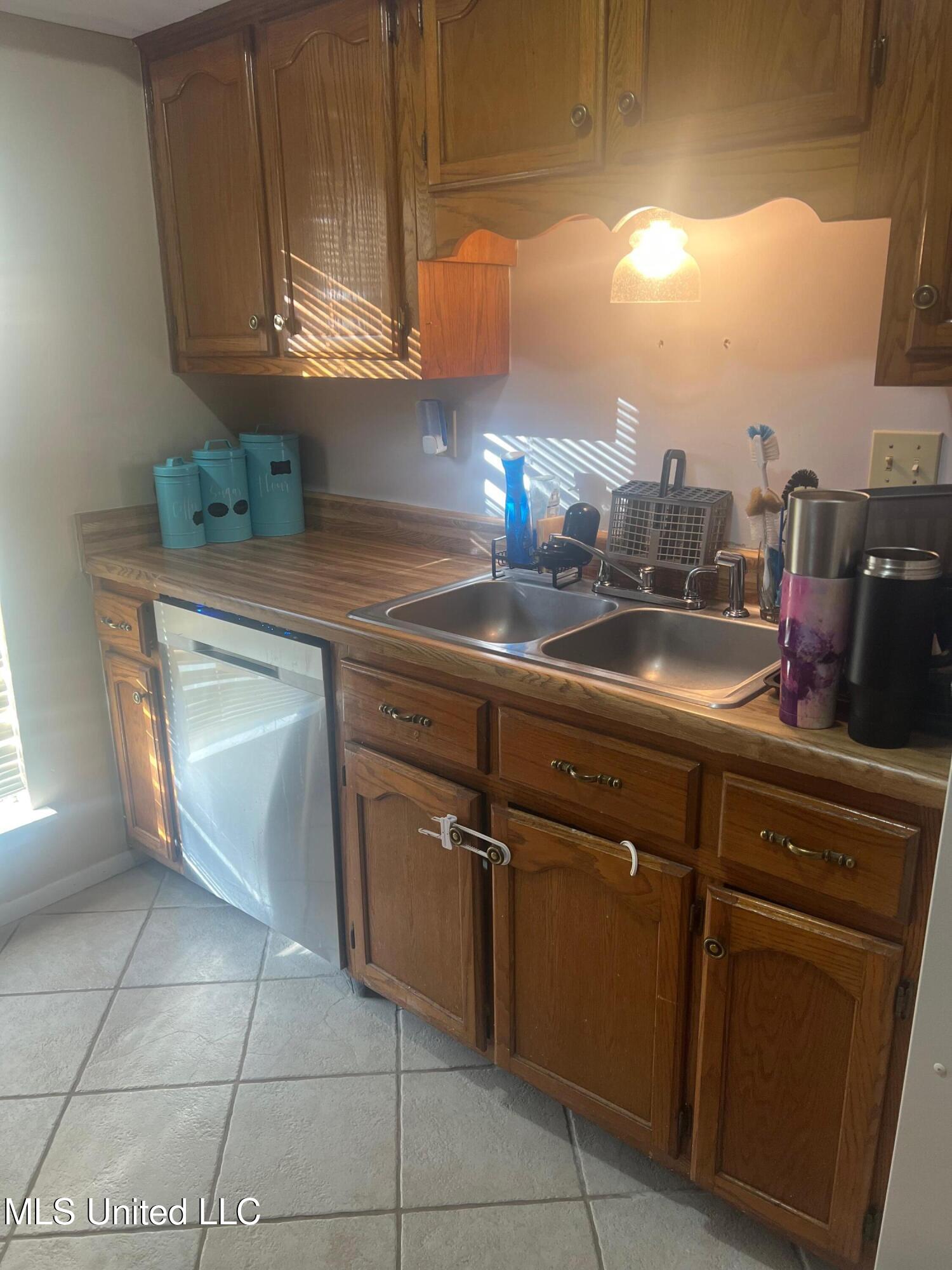 6555 Jamestown Drive, Horn Lake, Mississippi image 3
