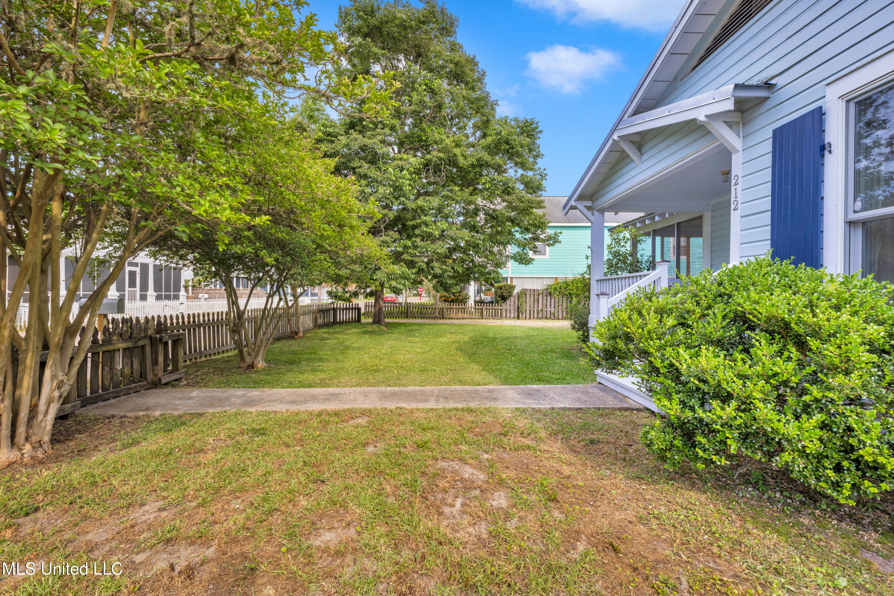 212 Washington Street, Bay Saint Louis, Mississippi image 4