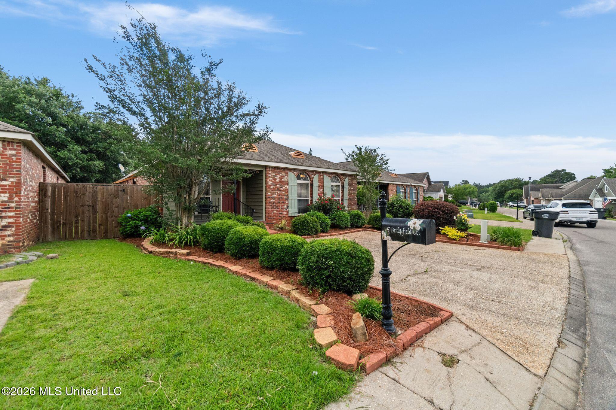 5 Bridgefield Circle