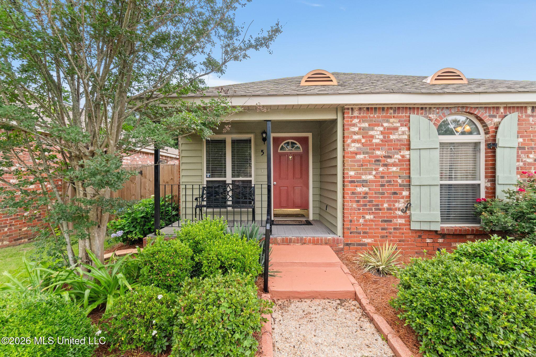 5 Bridgefield Circle
