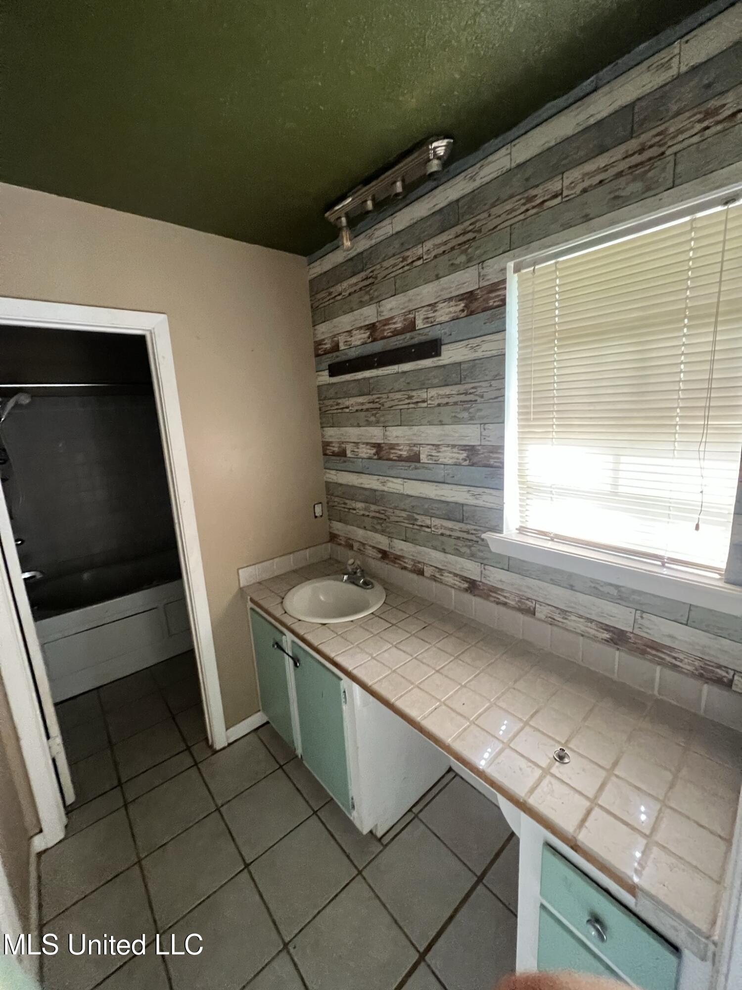 2339 N Pine Lea Drive, Jackson, Mississippi image 23