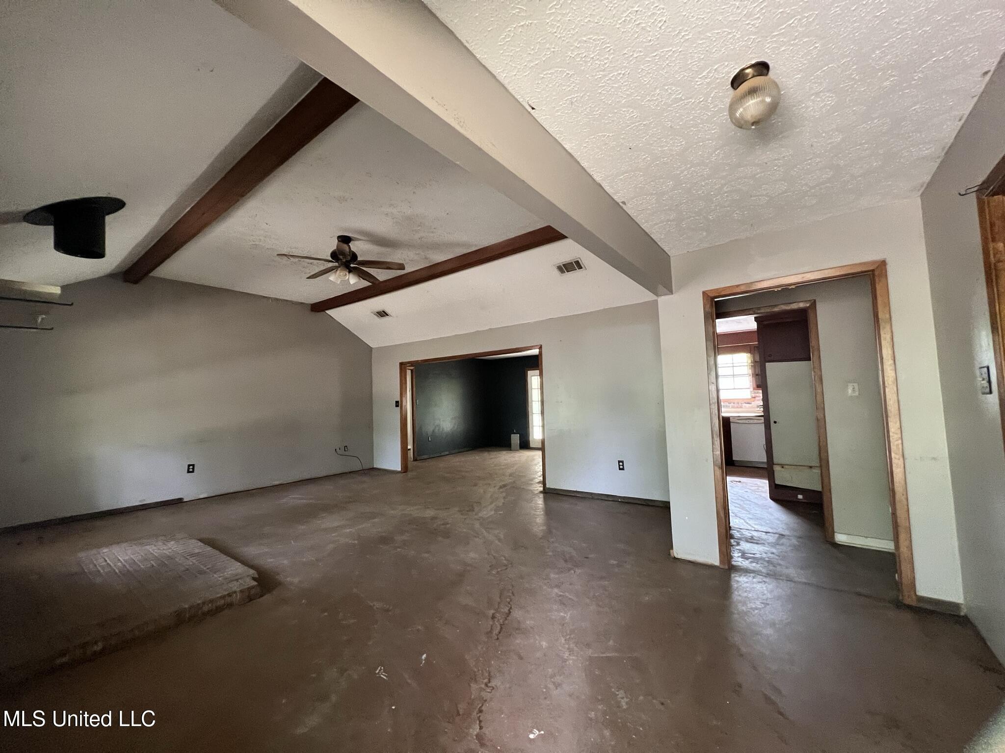 2339 N Pine Lea Drive, Jackson, Mississippi image 9