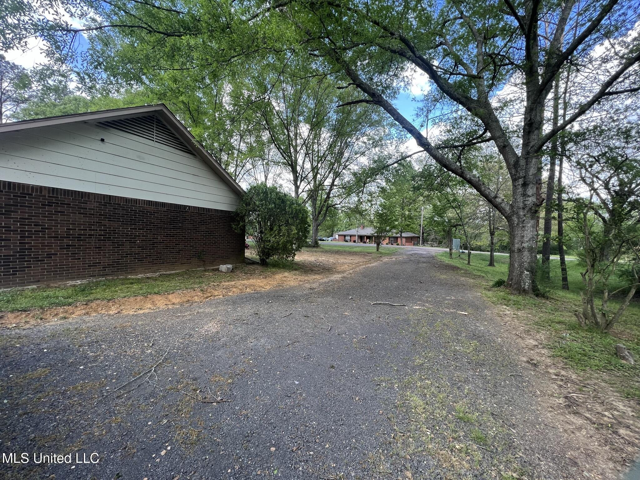 2339 N Pine Lea Drive, Jackson, Mississippi image 37
