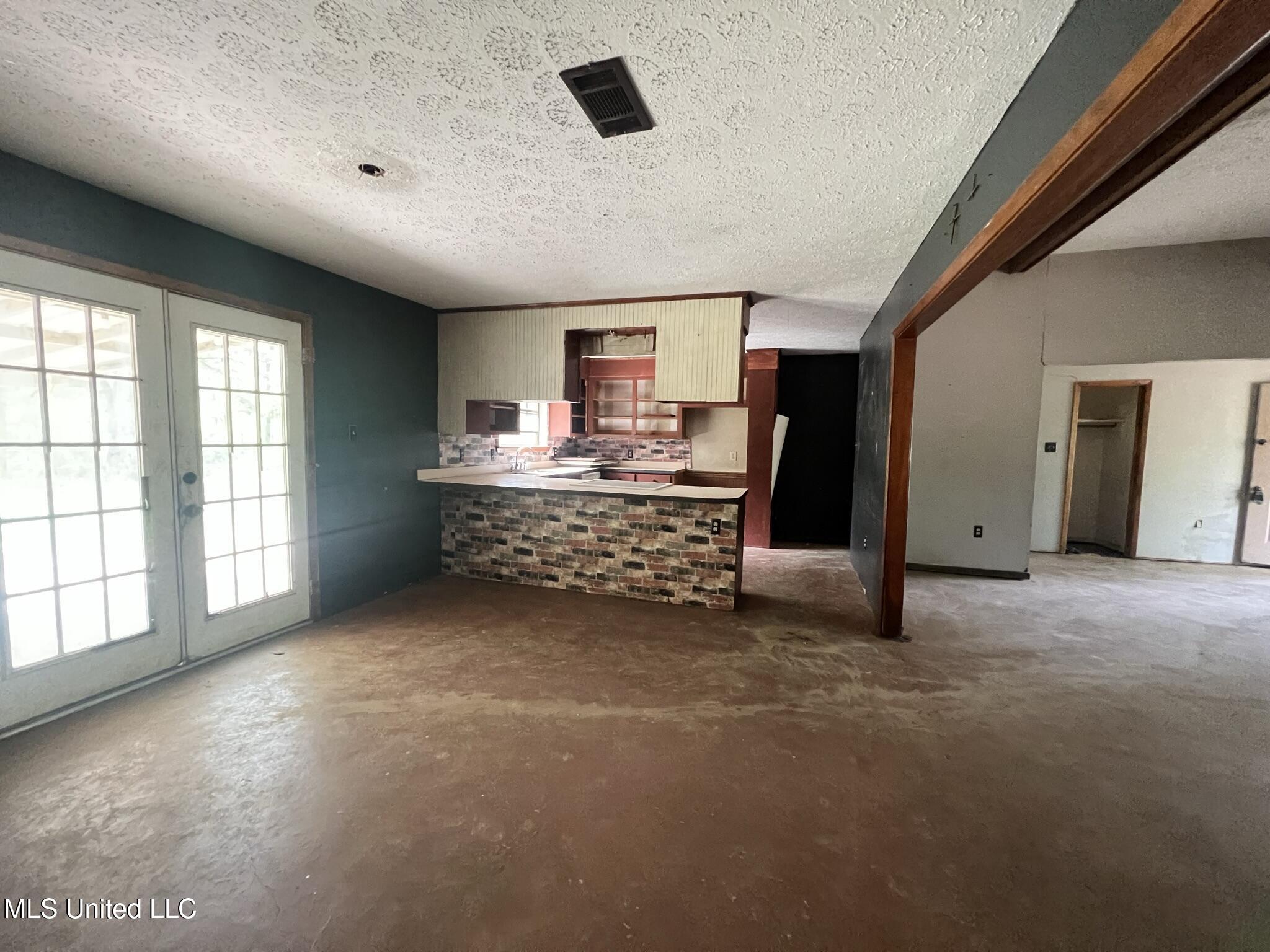 2339 N Pine Lea Drive, Jackson, Mississippi image 15