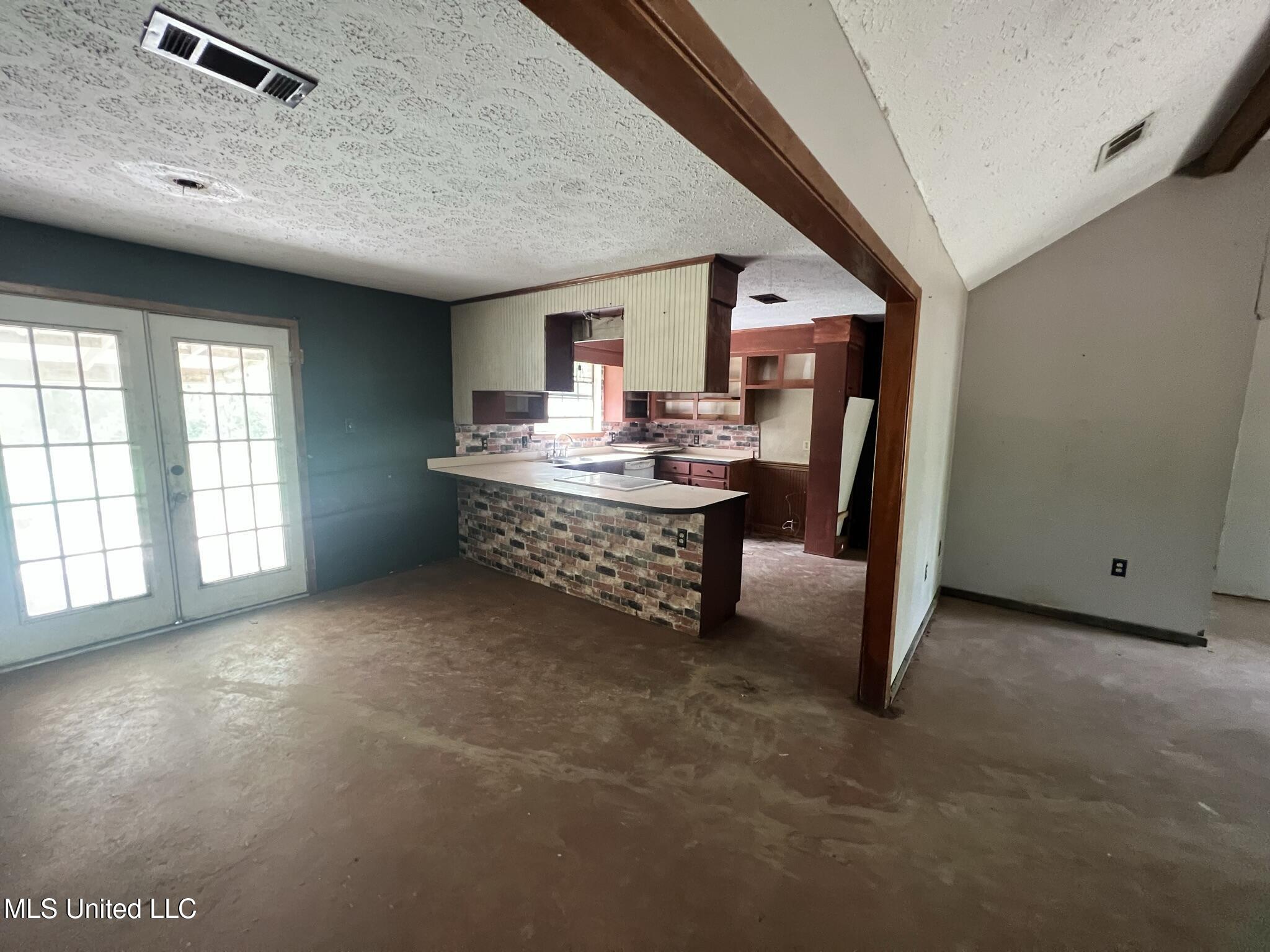 2339 N Pine Lea Drive, Jackson, Mississippi image 13