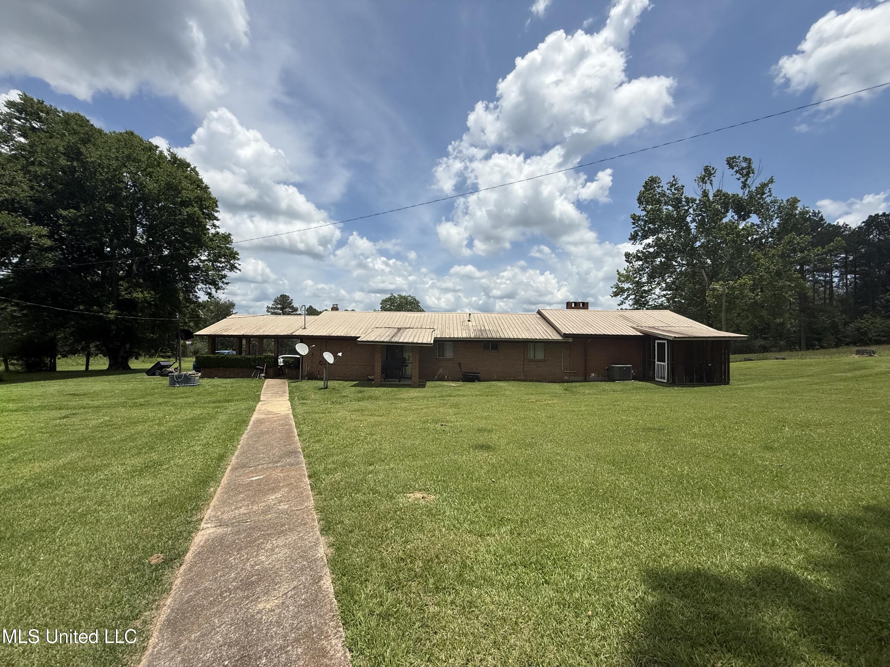 1001 Newsome Lane, Wesson, Mississippi image 5