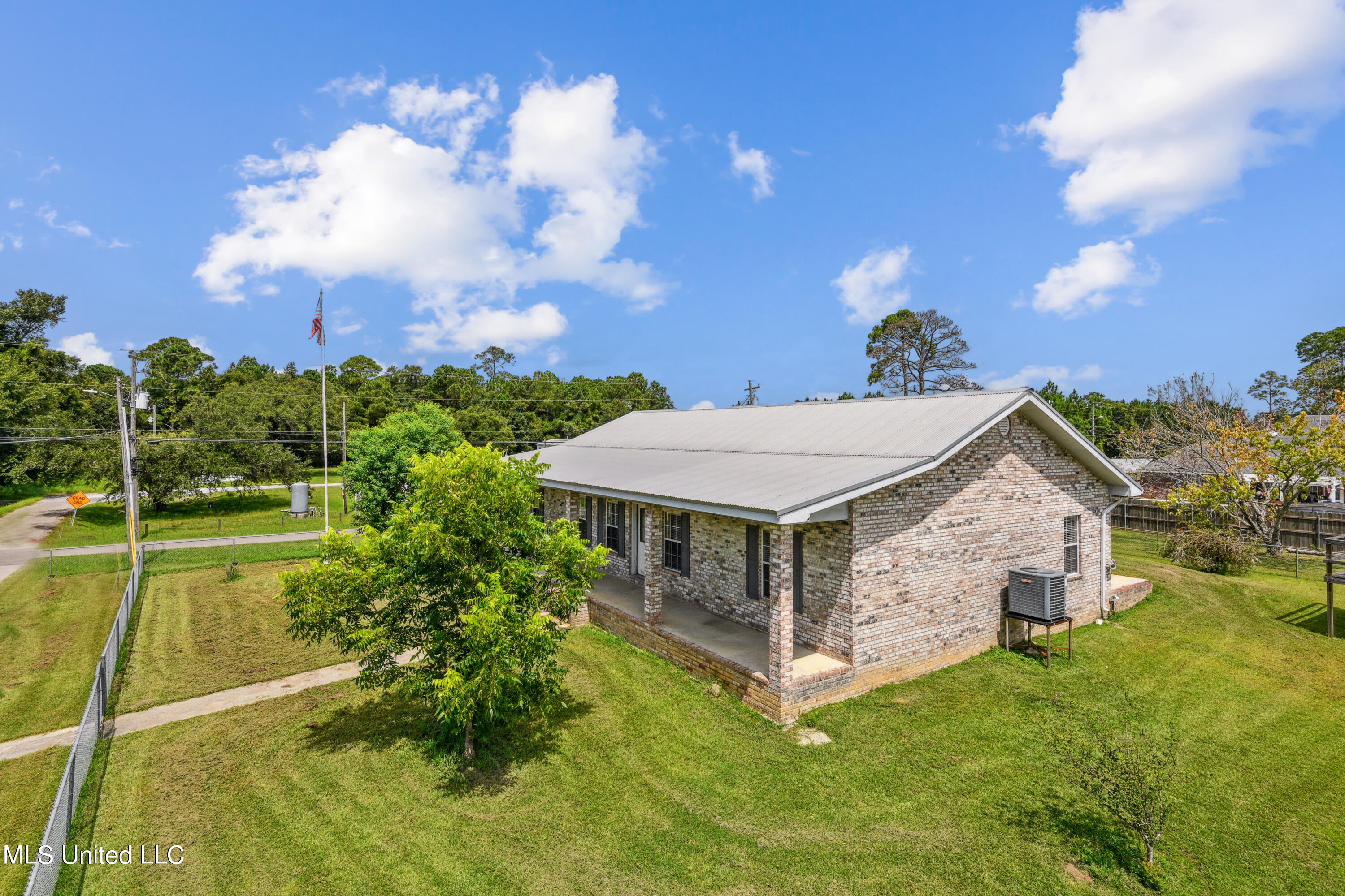 901 Victoria Street, Waveland, Mississippi image 1