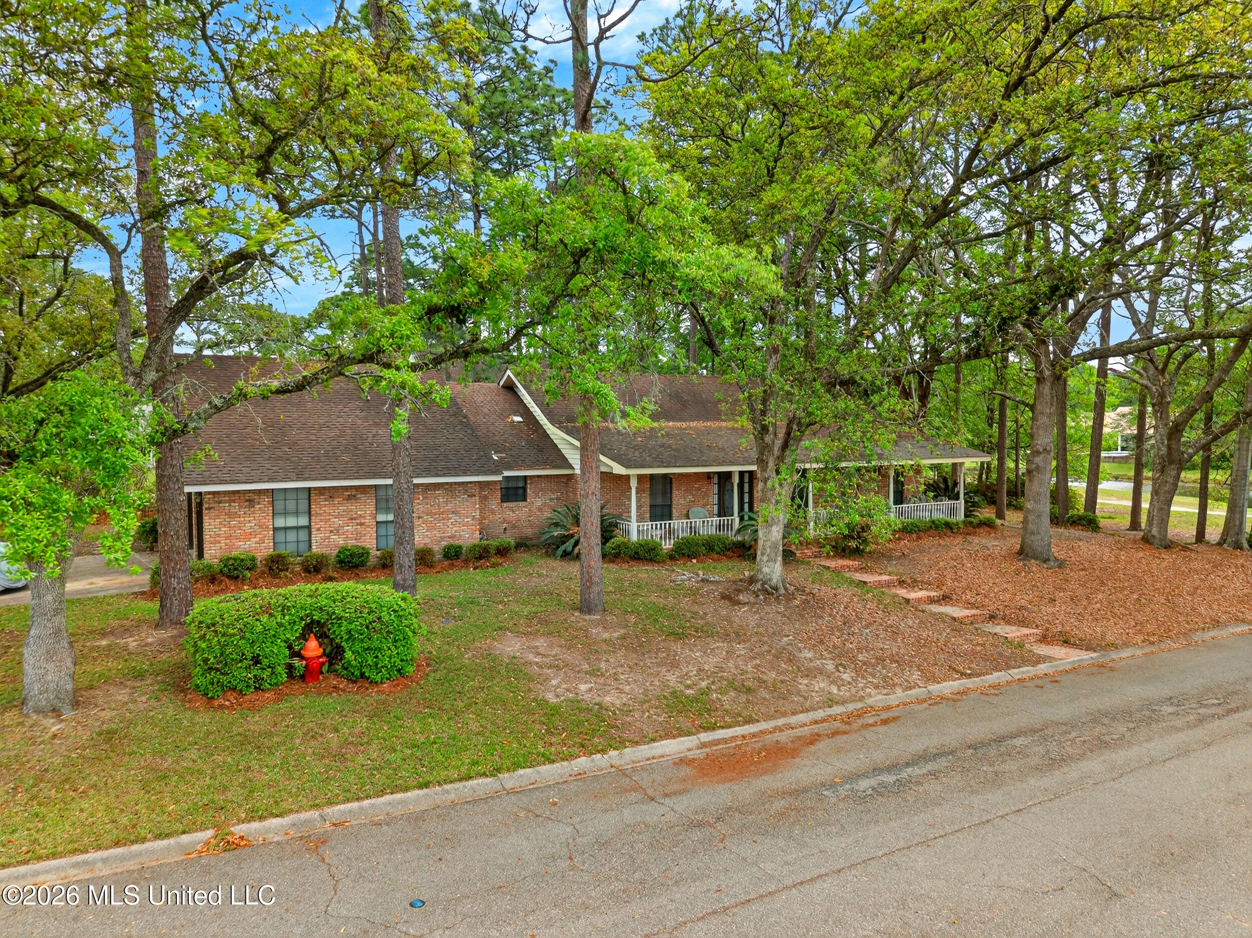 105 Country Club Drive