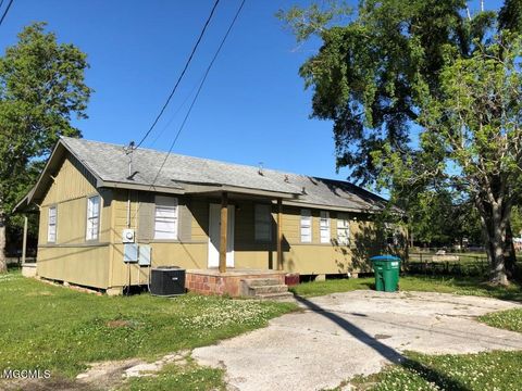 Homes For Sale - 1412 Jo Ellen Circle<br/> Harrison County, Gulfport, MS 39501