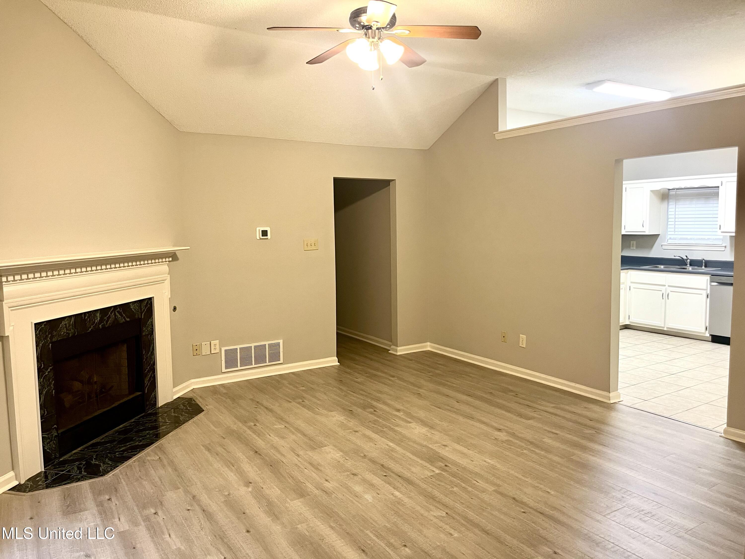7827 S Chesterfield Drive, Southaven, Mississippi image 3