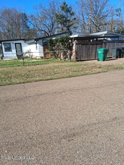 Apartment For Sale - 273 W Lake Dockery Drive<br/> Byram, MS 39272