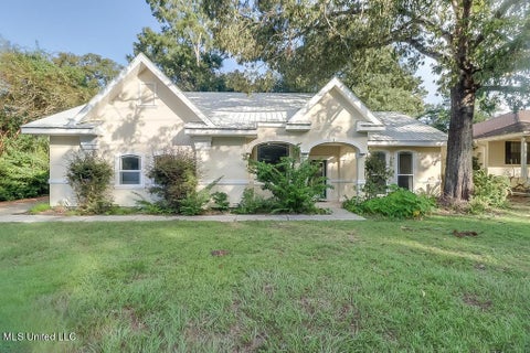 Homes For Sale - 77113 Golf Club Drive<br/> Diamondhead, MS 39525