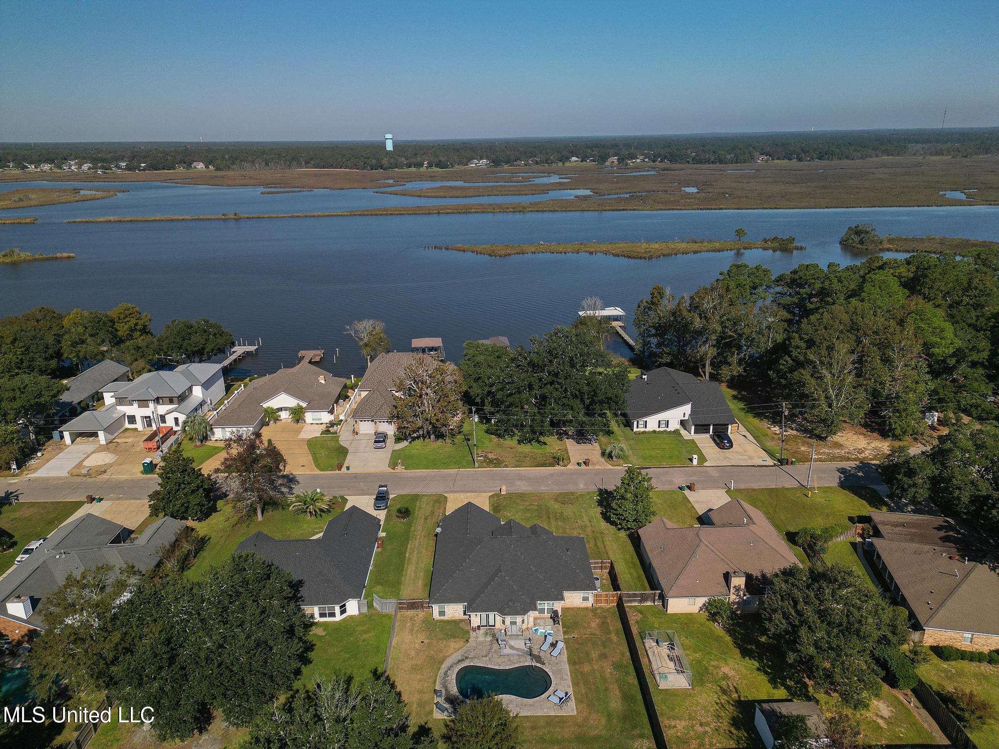 2439 W Shore Drive, Biloxi, Mississippi image 26